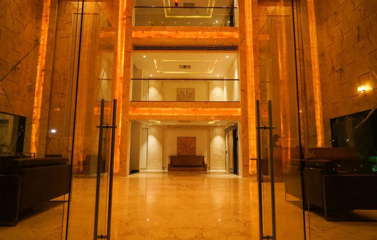 Pride Hotel Bhopal Exterior foto