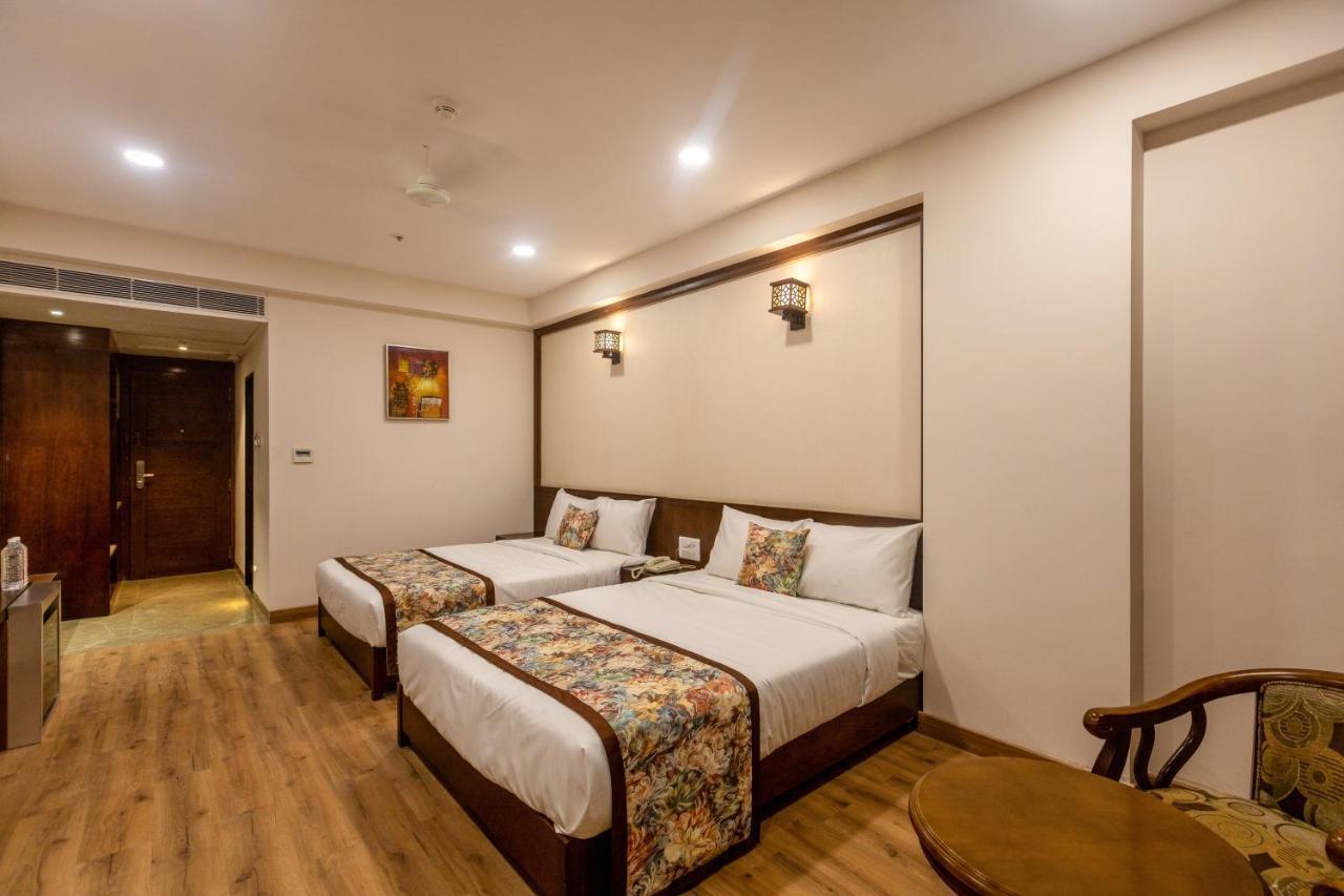 Pride Hotel Bhopal Exterior foto