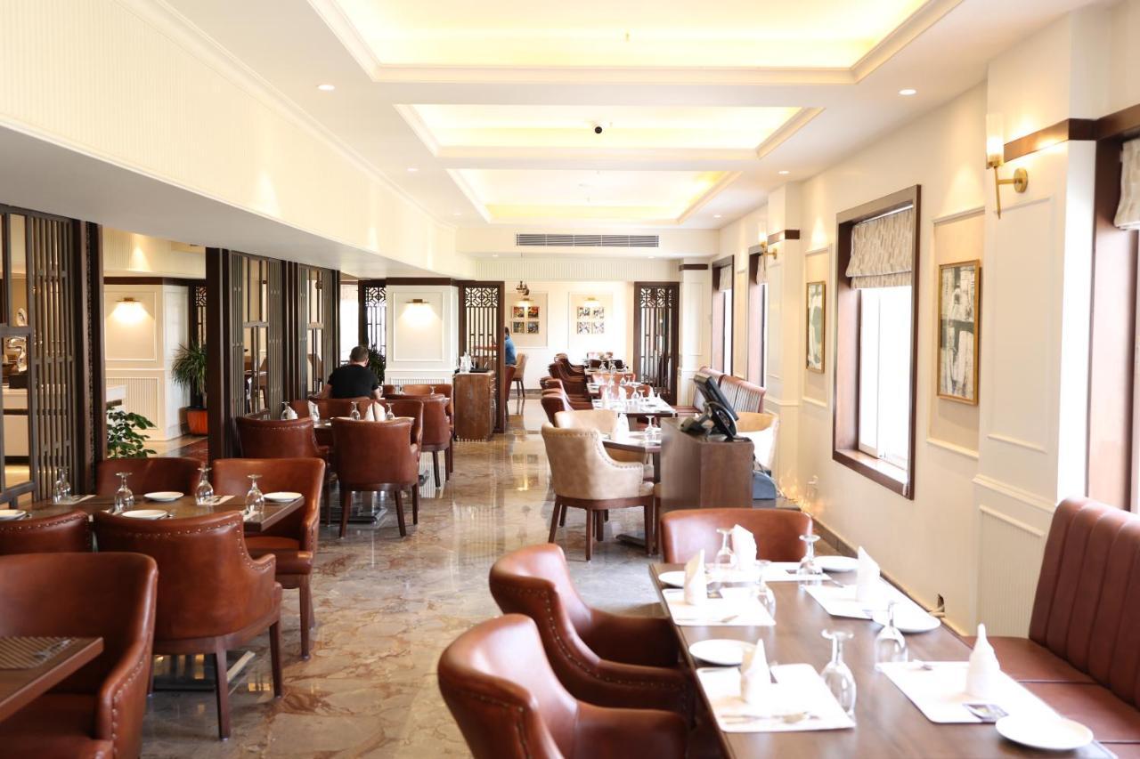 Pride Hotel Bhopal Exterior foto