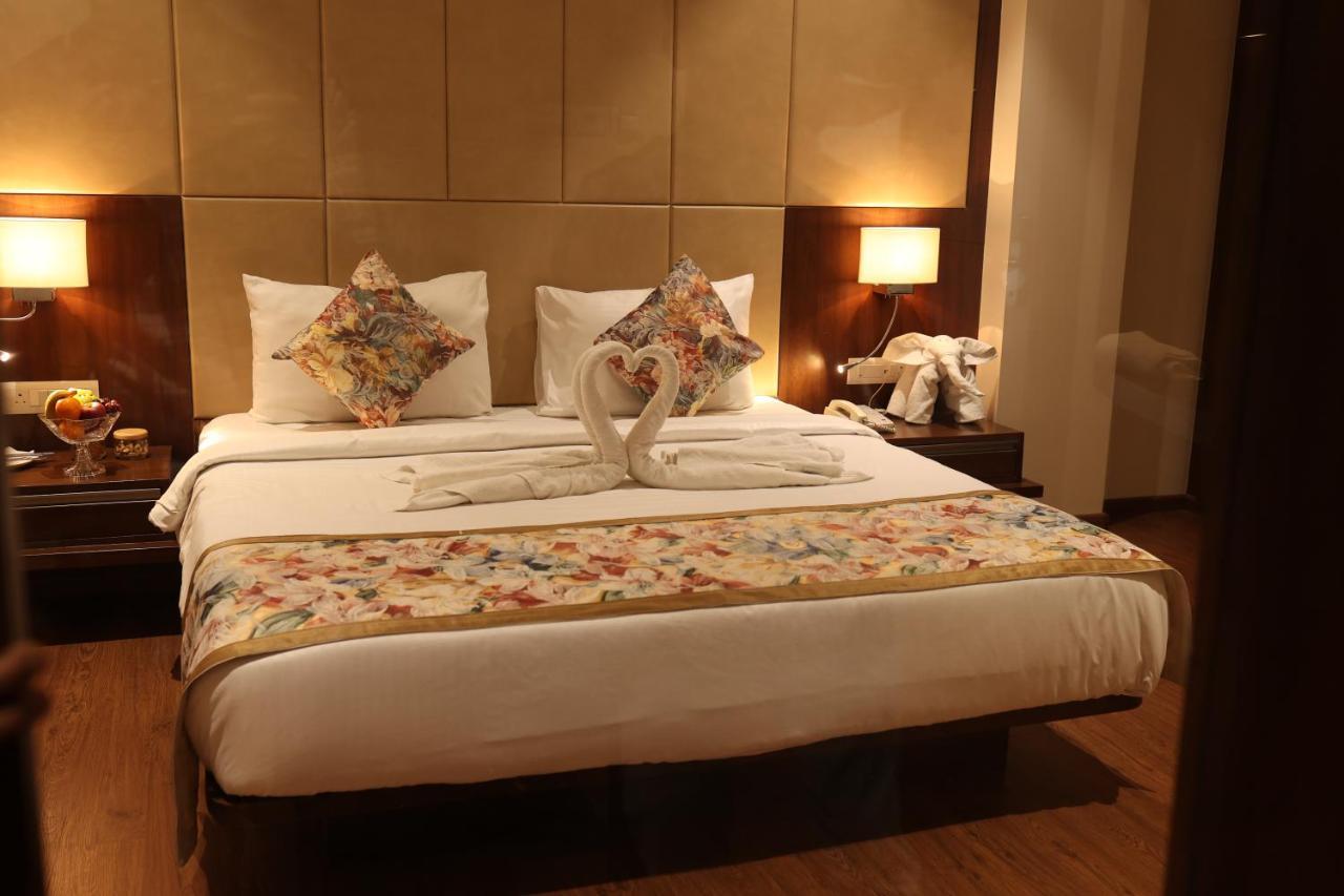 Pride Hotel Bhopal Exterior foto